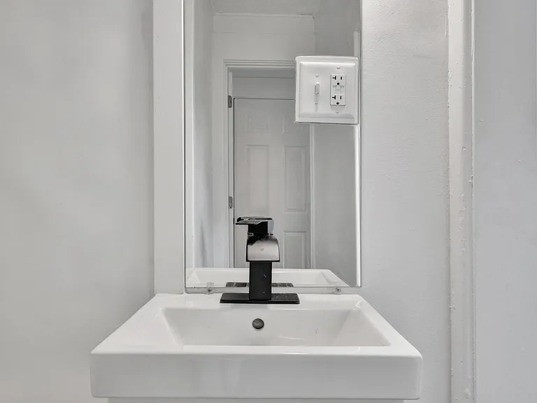 814 Vine St #4 — Photo 3