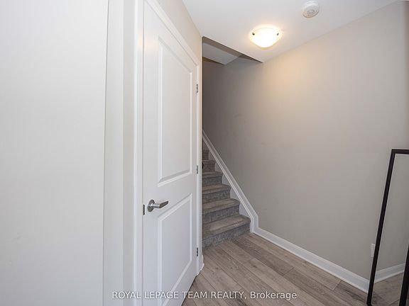 5th image of 526 Clemency Cres