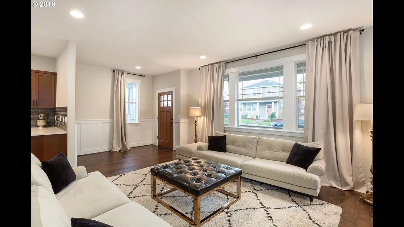7023 NW Eleanor Ave — Photo 2