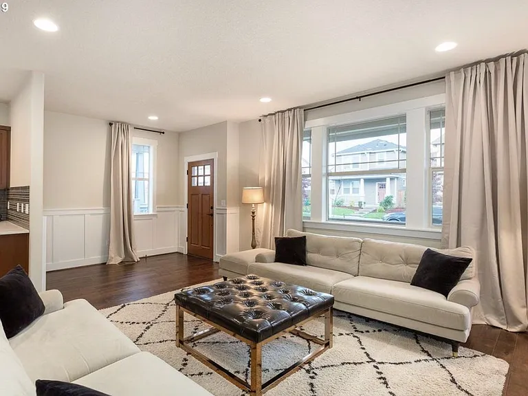 7023 NW Eleanor Ave — Photo 2