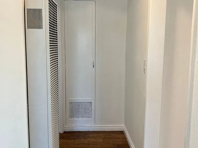 4172 S Hobart Blvd — Photo 7