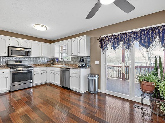 2nd image of 105 Hunterwood Dr