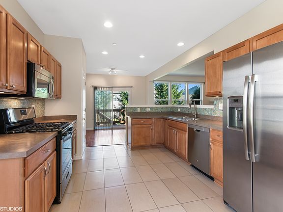 4th image of 946 Elizabeth Dr