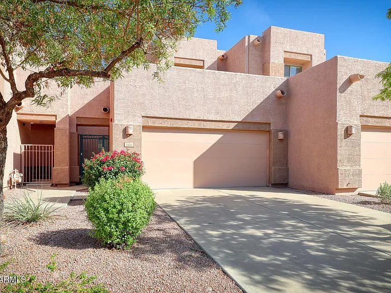 1404 W Weatherby Way — Photo 1