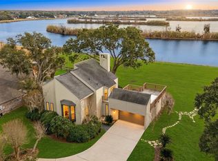 2194 Twin Lakes Blvd, West Columbia, TX 77486