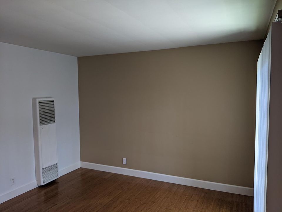 1st image of 1020 E 6th St APT 4