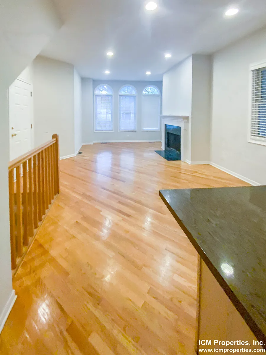 Building Photo - 2736 N Wayne Ave #1