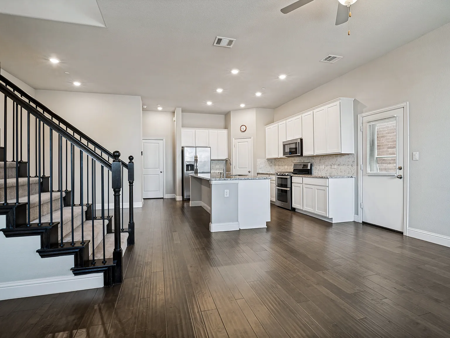 3 bed, 2.5 bath, 2061 sqft, $2,900 — Photo 4