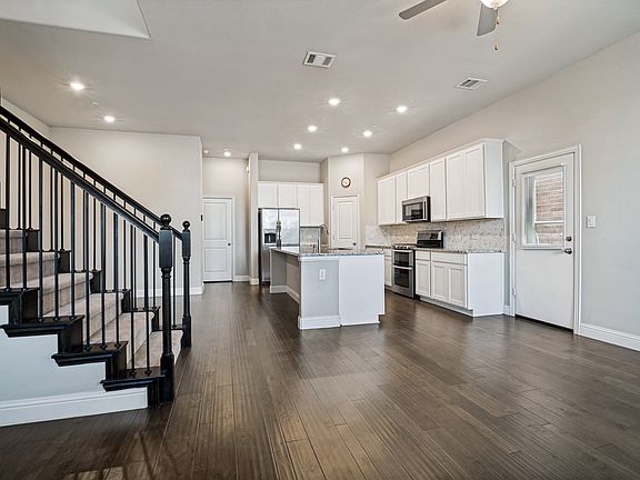 4th image of 7401 Sunset Blvd