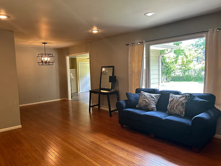 607 S Eastside Dr — Photo 11