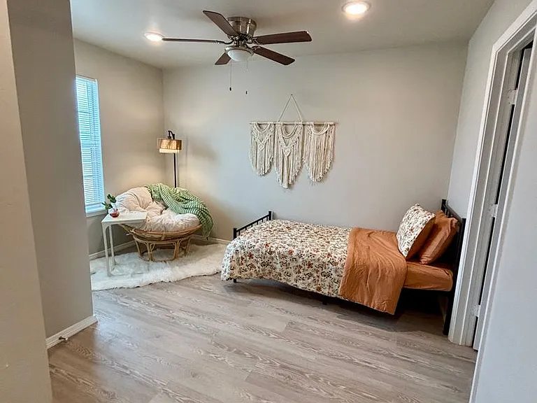 1515 S Macarthur Blvd — Photo 1