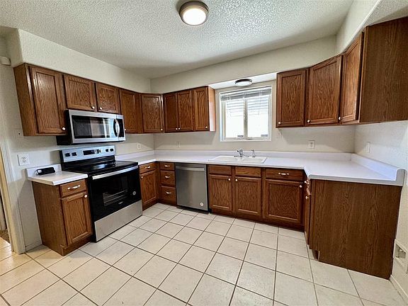 3rd image of 13610 E 53rd St