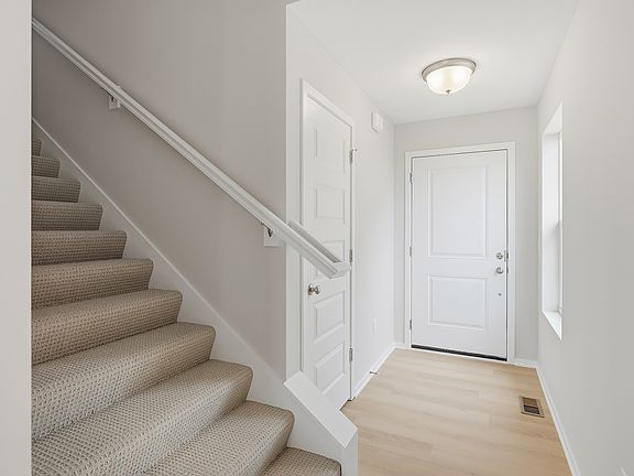 4th image of 1424 SE Vantage Point Dr
