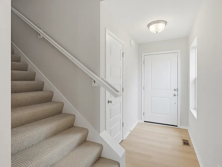 1424 SE Vantage Point Dr — Photo 4
