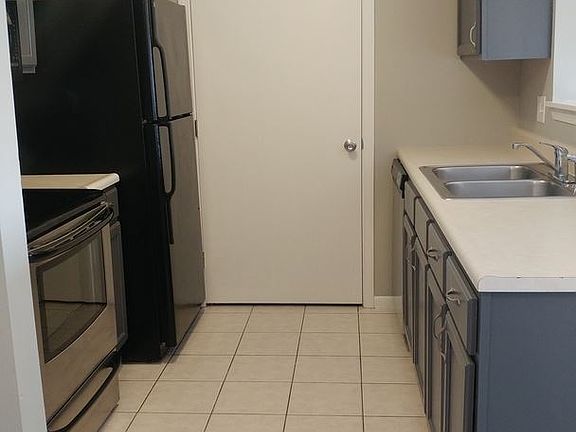 5th image of 80 Bridgewater Ct APT 02