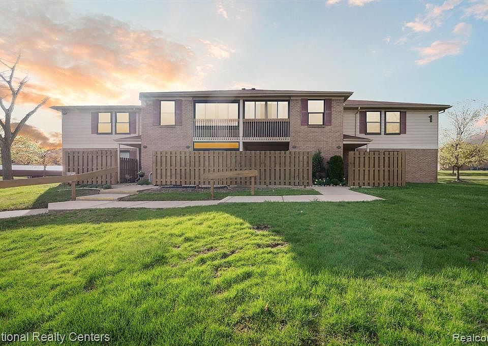 19193 Surrey Ln, Northville, MI 48167 Zillow