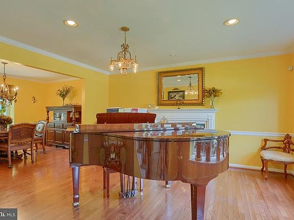 4th image of 411 Heritage Dr