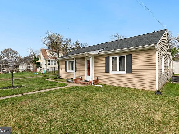 3rd image of 100 Maple Ave