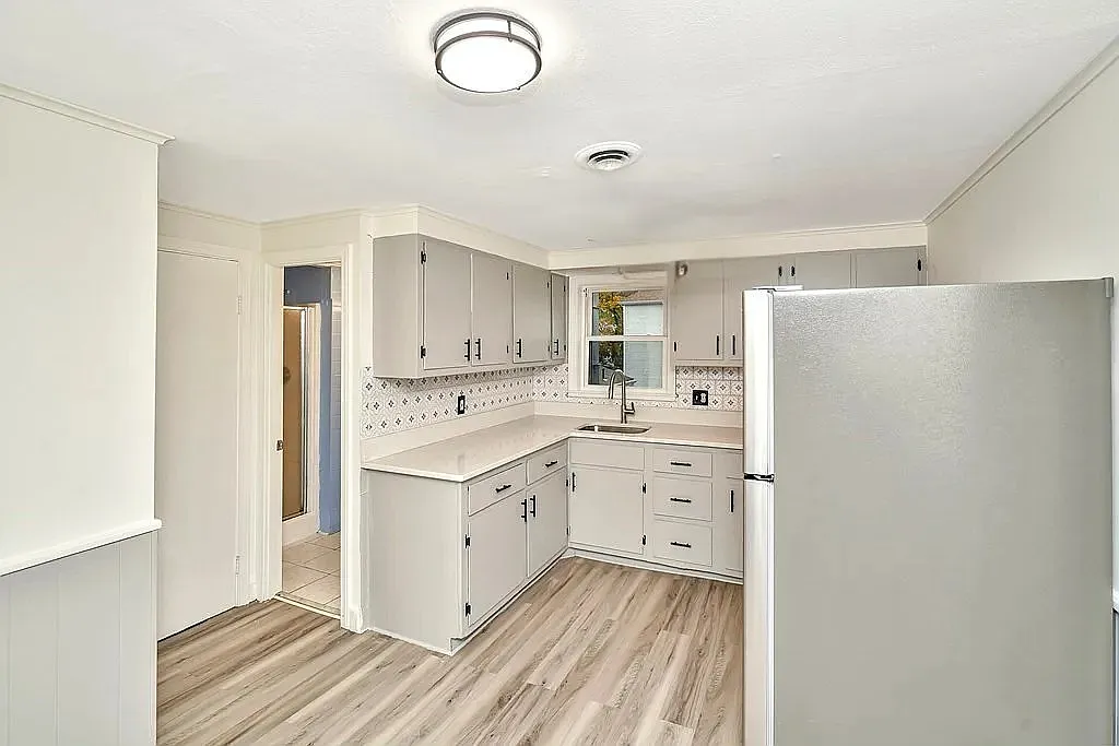 2 bed, 650 sqft, $2,000 — Photo 2