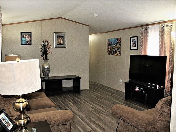 4th image of 16 Bivona Ln