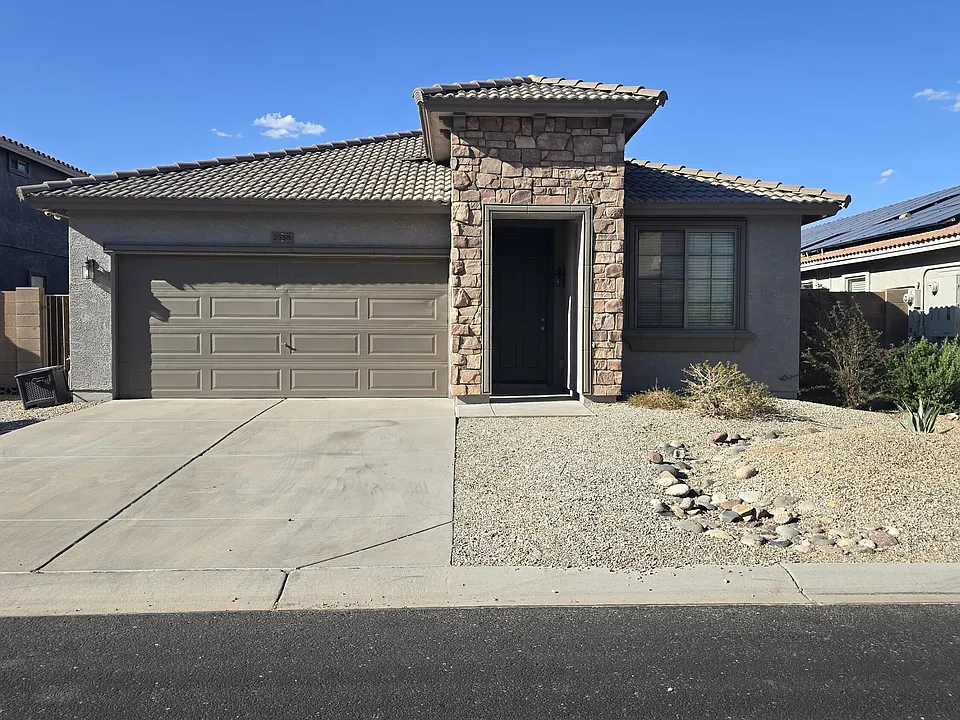 7558 W Spur Dr