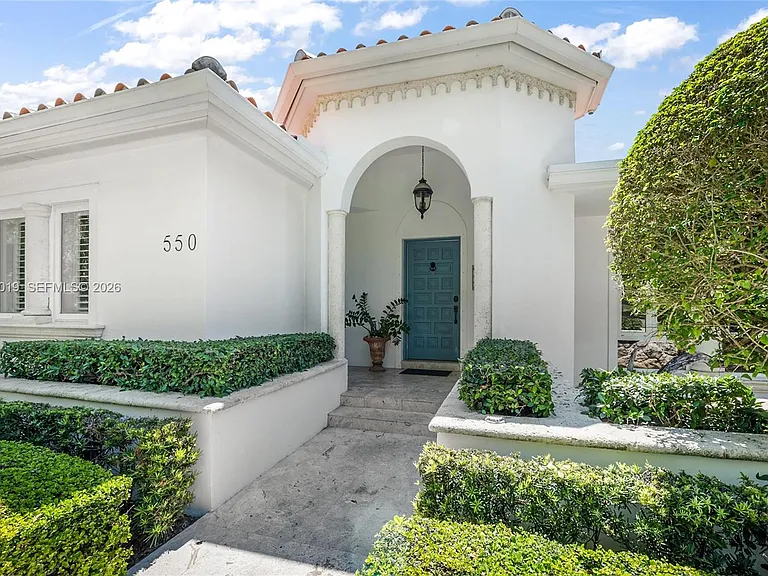 550 Jeronimo Dr — Photo 2
