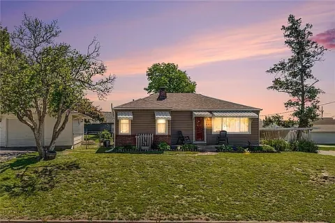 401 Maple Ave — Photo 1
