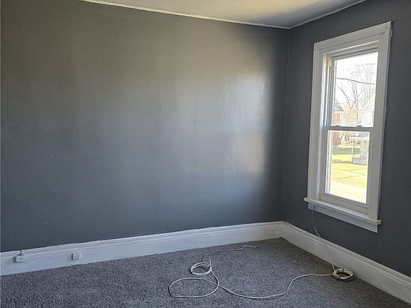 2nd image of 1327 Willow Ave