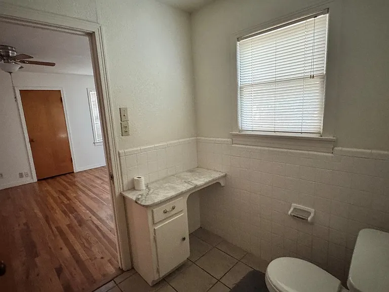 1206 E 11th Pl — Photo 12