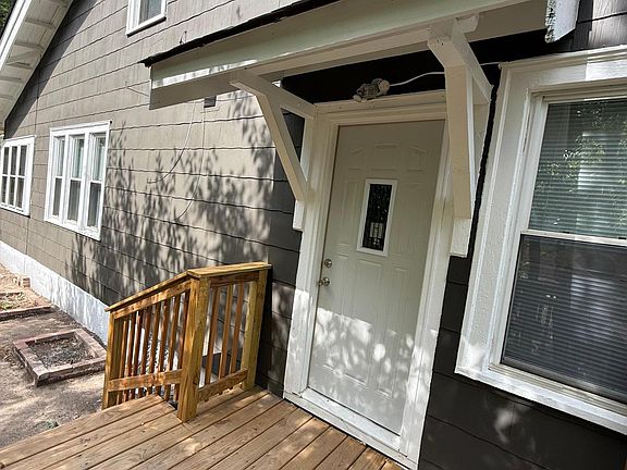 5th image of 2439 15th Ave S