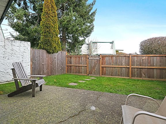 3rd image of 1957 Guthrie Rd #8