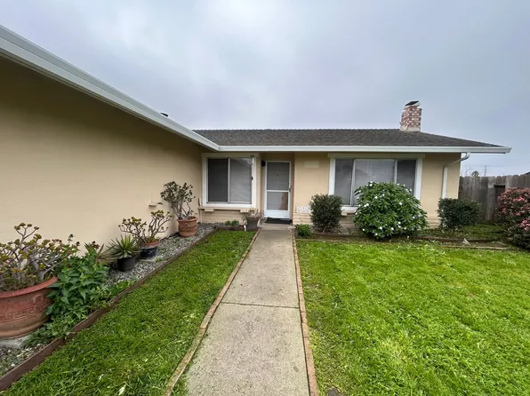906 Estrada Ct, Salinas, CA 93907