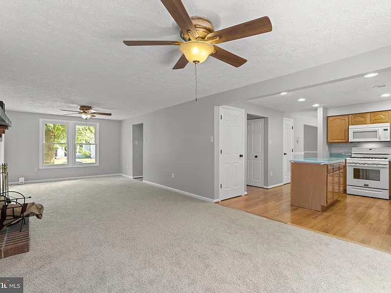 8428 Braddock Way — Photo 17