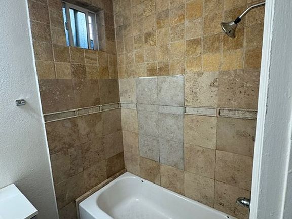 5th image of 2604 Newton Ave Unit D