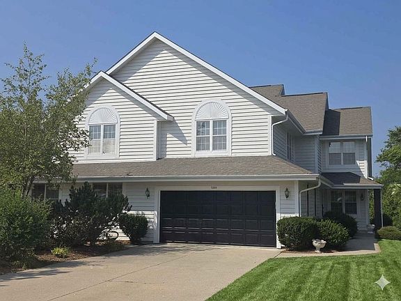2nd image of 3205 S Ridgecrest Ct