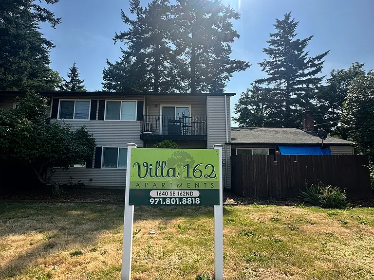 1640 SE 162nd Ave — Photo 2