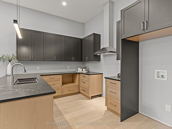 2nd image of 139 King Edward St