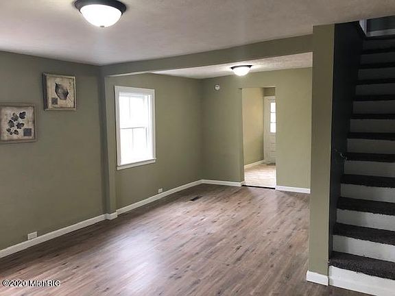 4th image of 216 N Wilmott St