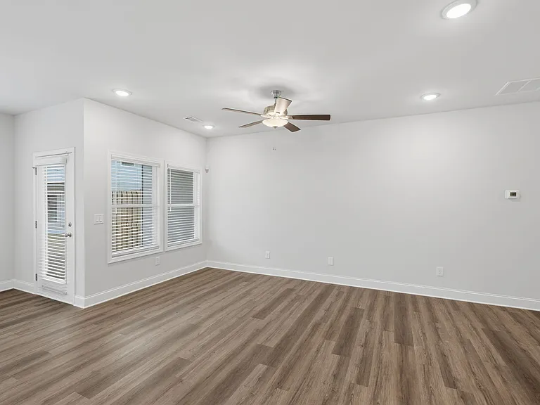 2260 Chant St — Photo 16