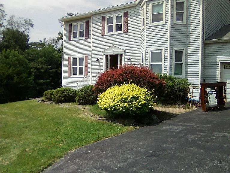 44 Clinton Dr — Photo 19