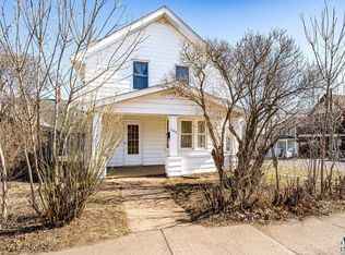 702 E 7th St, Ray, MN 55805