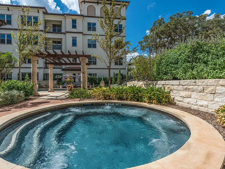 Overture Stone Oak 55+ Apartment Homes — Photo 27
