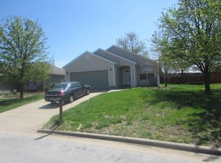 881 S Hickory Ln, Nixa, MO 65714