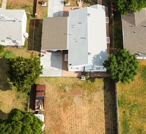3rd image of 912 W 19th St