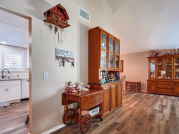 5th image of 15 Auburn Ct