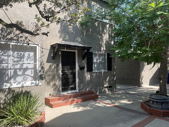 3rd image of 4452 Arcola Ave