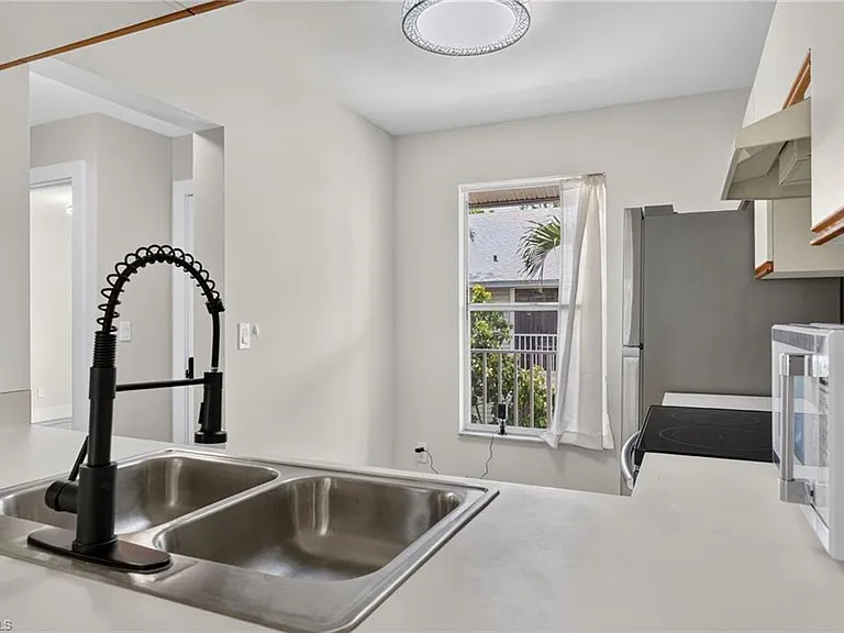 1915 Courtyard Way #202 — Photo 20