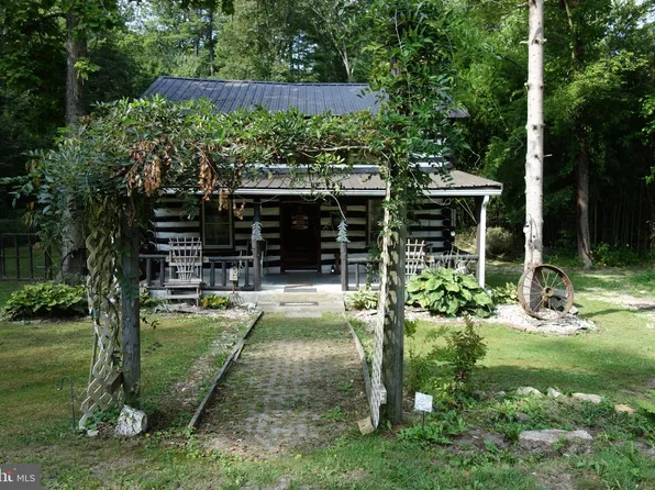 25 Appalachian Trail Rd, Gardners, PA 17324