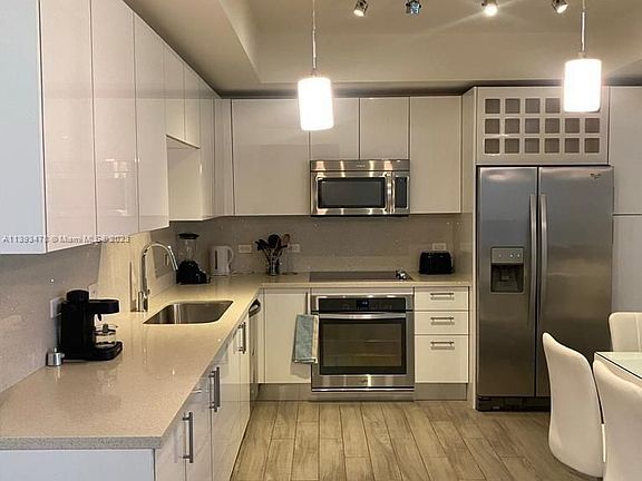 5th image of 999 SW 1st Ave APT 1401