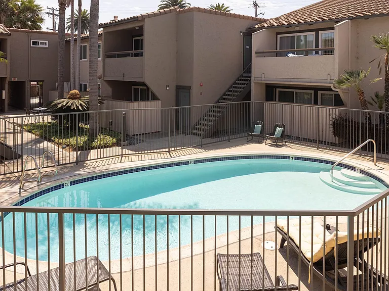Cabana Apartments — Photo 20